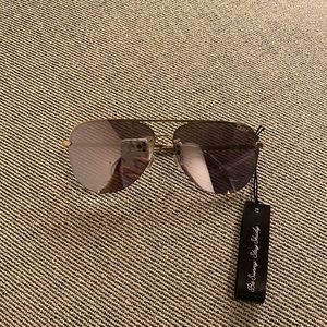 NWT Quay high key rimless sunnies
